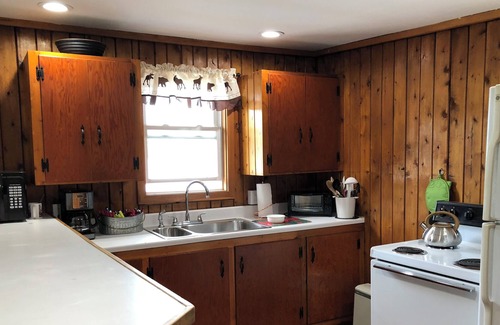 Otis Cabina | Pristine Beech Hill Pond Cabin Near Acadia National Park