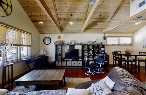 Milford Cabaña | Pristine Charming beach cottage walk to beach with sunset views