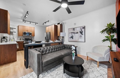 Shadyside Apartamento | Pristine Double King 3BR suite | A+ Location| ADA|