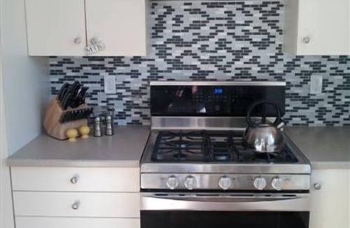 Clearwater Beach Casa | Pristine East Hampton Getaway! ¡Camina hasta la playa privada! Enorme ducha al aire libre!