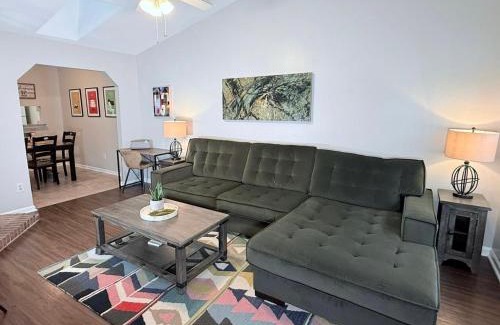 Tallahassee Casa | Pristine Elegance meets Chic Charm!