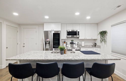 West Jordan Casa | *CLEAN* Private, luxurious, modern family home
