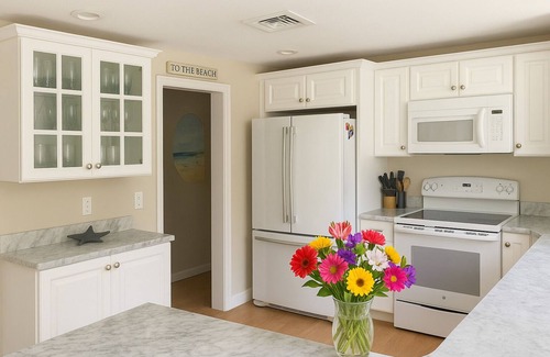 Dennis Casa | Pristine Home, Walk to Mayflower & Bayview Beaches!