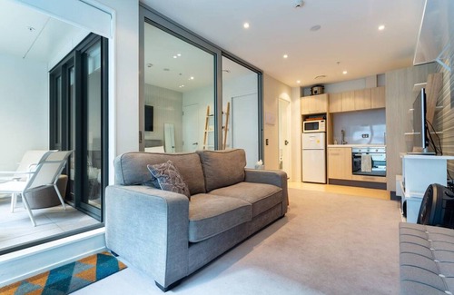 Newton Apartamento | Pristine inner-city nest with carpark