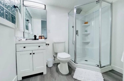 Sandy Casa | Pristine kitchenette + garage. Minutes to mountain tops