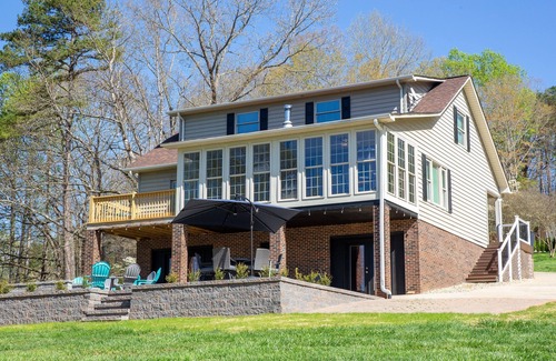 Scotts Casa | Pristine lake house offering watersports, gameroom favorites, and stunning view