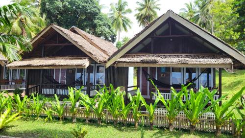 Pulau Unauna Complejo | Pristine Paradise Dive Resort - Togean Islands, Una Una