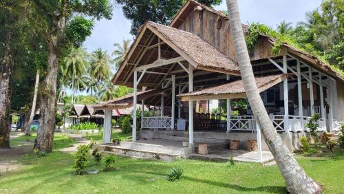 Pulau Unauna Complejo | Pristine Paradise Dive Resort - Togean Islands, Una Una