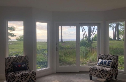 Riverside Casa | 🌅Pristine Private Lakefront⛵️Hot Tub♨️, Fire Pit🪵, WIFI & AC! 🛥️