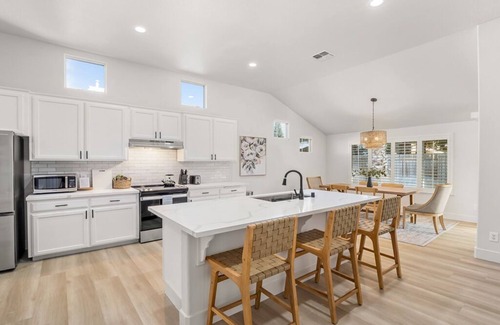 Fresno Casa | Pristine River Bluff 4-Bedroom Home w/ 3 King Beds