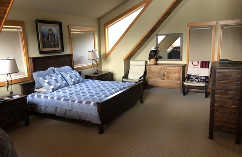 Silverton Casa | Pristine Slocan Lakeview/Lakefront Chalet!!!! Great Family Get Away!!!!!