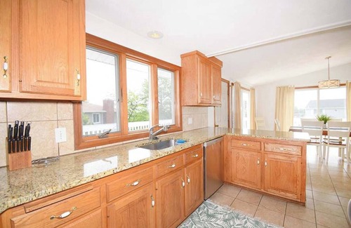 Eastward Look Casa | Pristine Summer Rental! / Walk to Beach