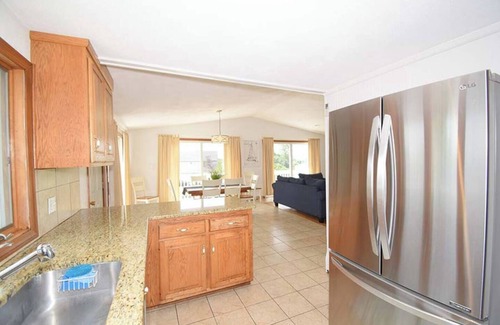 Eastward Look Casa | Pristine Summer Rental! / Walk to Beach