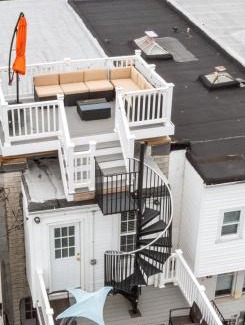 Downtown Baltimore Apartamento | Pristine Townhouse With Rooftop Deck Near Canton!