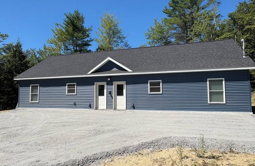 Palmyra Apartamento | Pristine upscale 2 bedroom duplex unit surrounded by forest.