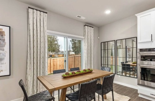 Marysville Casa | Pristine Villa: 2024 built house