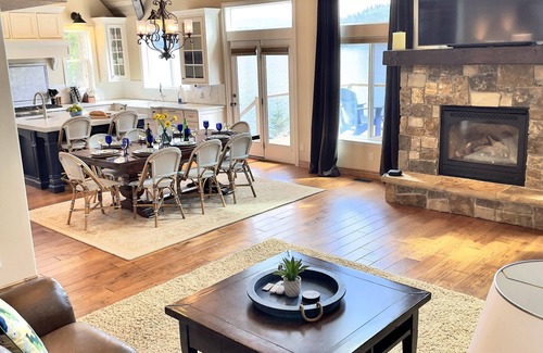 Coeur d'Alene Casa | Pristine waterfront estate on Lake Coeur d'Alene