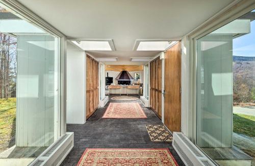 West Dover Casa | Pristine West Dover Home with Deck and Mountain Views!