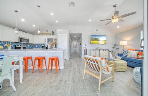 Cinnamon Shore Casa | Priv Pool, Covered Patio Lounge w/ Bar, Sunset Views | Green Gecko by AvantStay