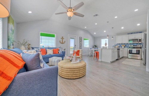 Cinnamon Shore Casa | Priv Pool, Covered Patio Lounge w/ Bar, Sunset Views | Green Gecko by AvantStay