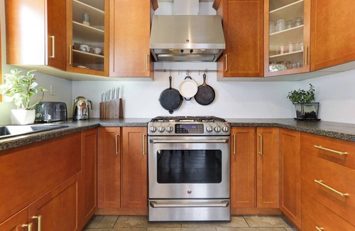 Lakelse Cabina | Privacy & absolute lakefront with Hot-Tub & Outdoor Sauna - relax & recharge!