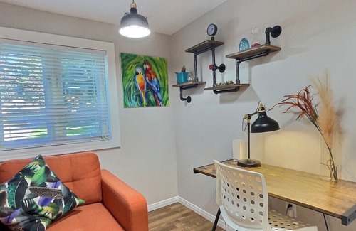 Barrie Casa | Privacy in the heart of Barrie! The waterfront is a few minutes away 🐟🚤⛵️🏖🚏🍹