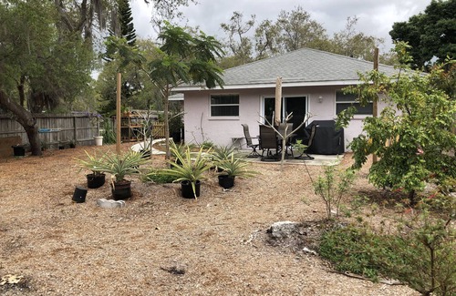Englewood Apartamento | Privacy just minutes from Englewood Beach