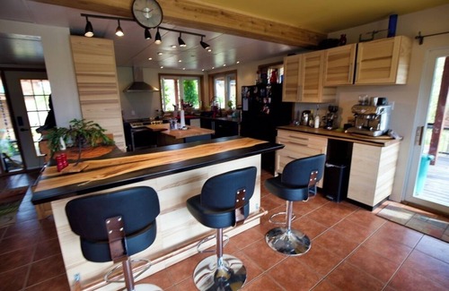 Moricetown Casa | Privacy with Peaceful Mountain Views,River beach.Nature and Smither's ammenities