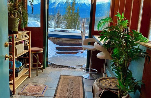 Moricetown Casa | Privacy with Peaceful Mountain Views,River beach.Nature and Smither's ammenities