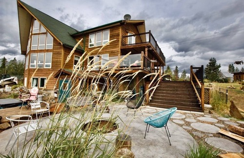 Moricetown Casa | Privacy with Peaceful Mountain Views,River beach.Nature and Smither's ammenities