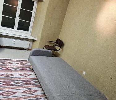 Old Town Casa | Privat Zimmer, WC in Altstadt Chur, Saturn