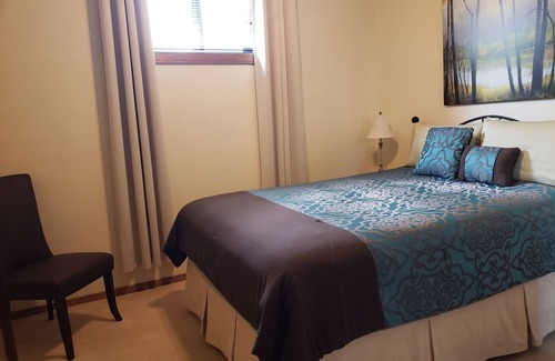 Chestermere Complejo | PRIVATE 1 B/R Suite in Upscale formerShowhome . 4 MIN walk to Lakeside beach Pk