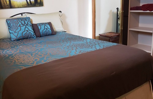 Chestermere Complejo | PRIVATE 1 B/R Suite in Upscale formerShowhome . 4 MIN walk to Lakeside beach Pk