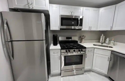 Albany Apartamento | ★PRIVATE 1 BDRM Newly Renovated Apt W/D Patio★