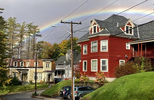 North Adams Apartamento | Private 1-bedroom apartment in enchanting North Adams with WiFi.