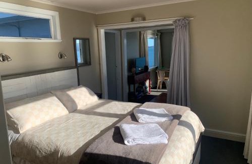 Lowry Bay Cama Y Desayuno | Private 1 bedroom with amazing sea views