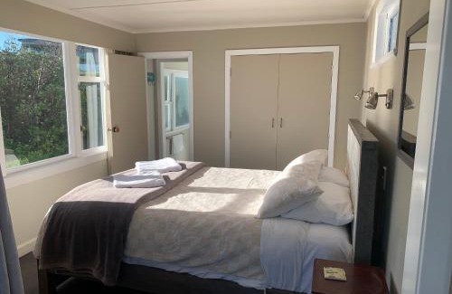 Lowry Bay Cama Y Desayuno | Private 1 bedroom with amazing sea views