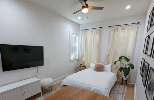 Milan Casa | Private 1 BR Uptown Gem! Walk to St. Charles!