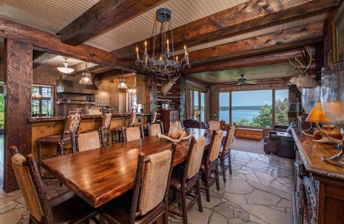 Kirbyville Casa | PRIVATE 10,000 SqFt lakefront log estate w. Pool - Golfers Retreat - Close to Big Cedar!