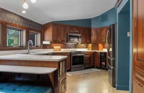 Norway Casa | Private 10+ Acre Sanctuary!! Custom Home in Norway