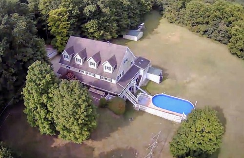 Saint Marys  Saint Joseph County Casa | Private 12 bedroom home with pool and pickleball!