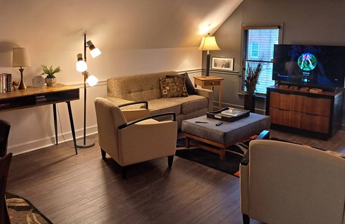Lexington Apartamento | Private 1BR/1BA MCM apt. on historic 12 acre farm in heart of Lexington