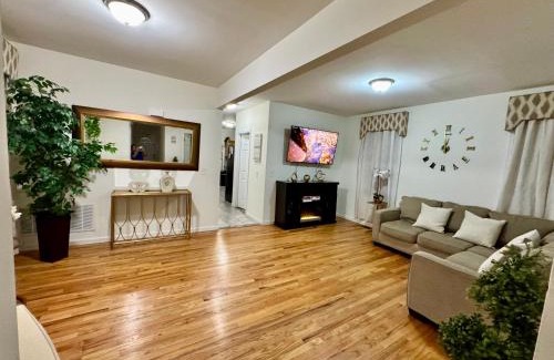 Elizabeth Apartamento | Private 1st floor Apartment - Only 5 min Away from Newark Airport and 30 min to NYC