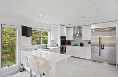 North Sea Casa | Private 2.1 acre gated home with heated pool and tennis & pickleball court