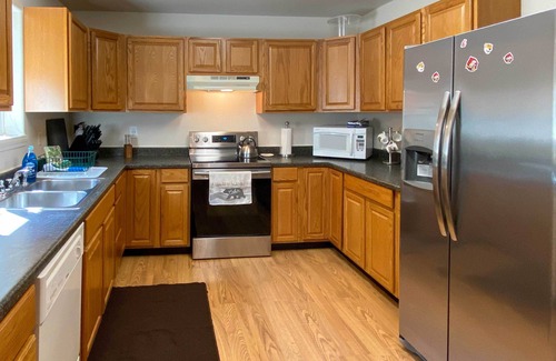 St. Maries Casa | ¡NUEVO! S t. Maries Waterfront Home con cubierta en 3 acres!