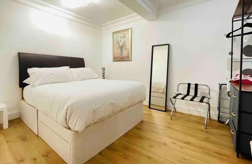Potters Bar Casa | Private 1 Bed - 18 min to Central