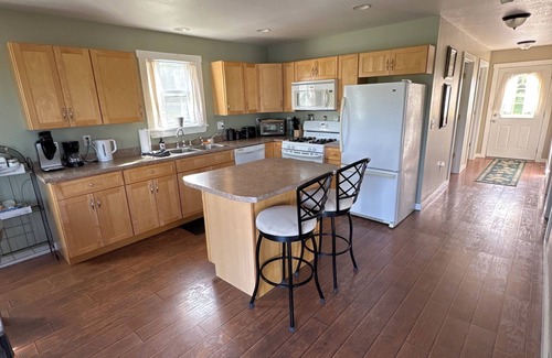 Newport Center Apartamento | Private 2-bedroom garage apartment in Newport Center, Vermont.