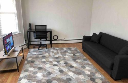 Elizabeth Apartamento | Private 2-bedroom apartment with direct bus to NYC Manhattan only a 5-minute walk away