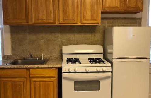 Elizabeth Apartamento | Private 2-bedroom apartment with direct bus to NYC Manhattan only a 5-minute walk away