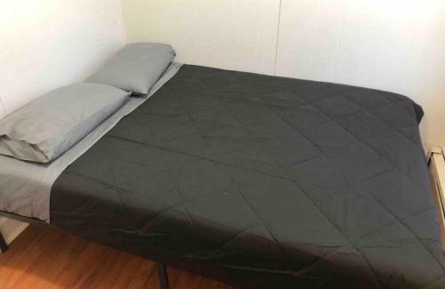 Elizabeth Apartamento | Private 2-bedroom apartment with direct bus to NYC Manhattan only a 5-minute walk away